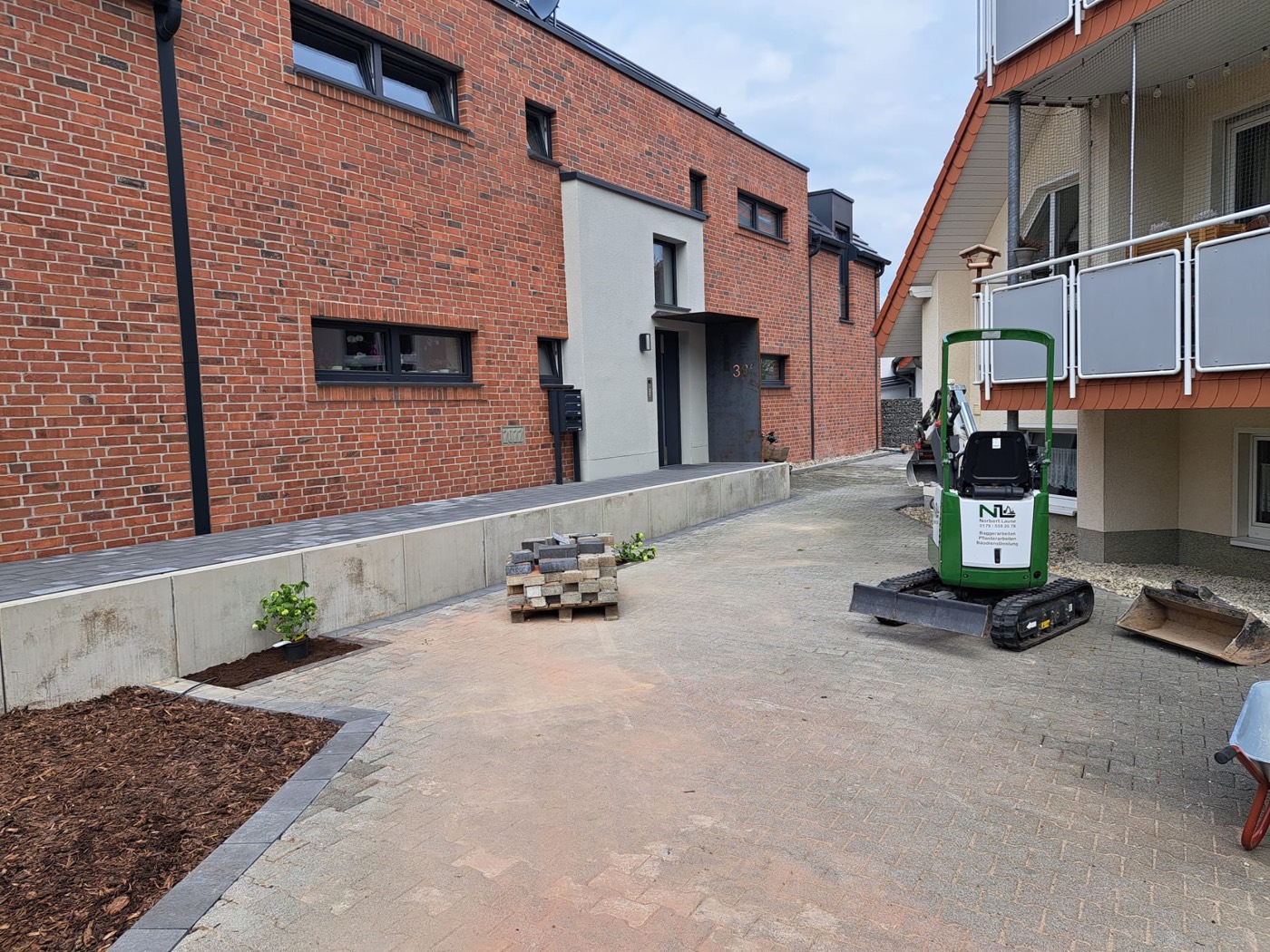 Pflasterung mit Bagger — Lause Baggerarbeiten