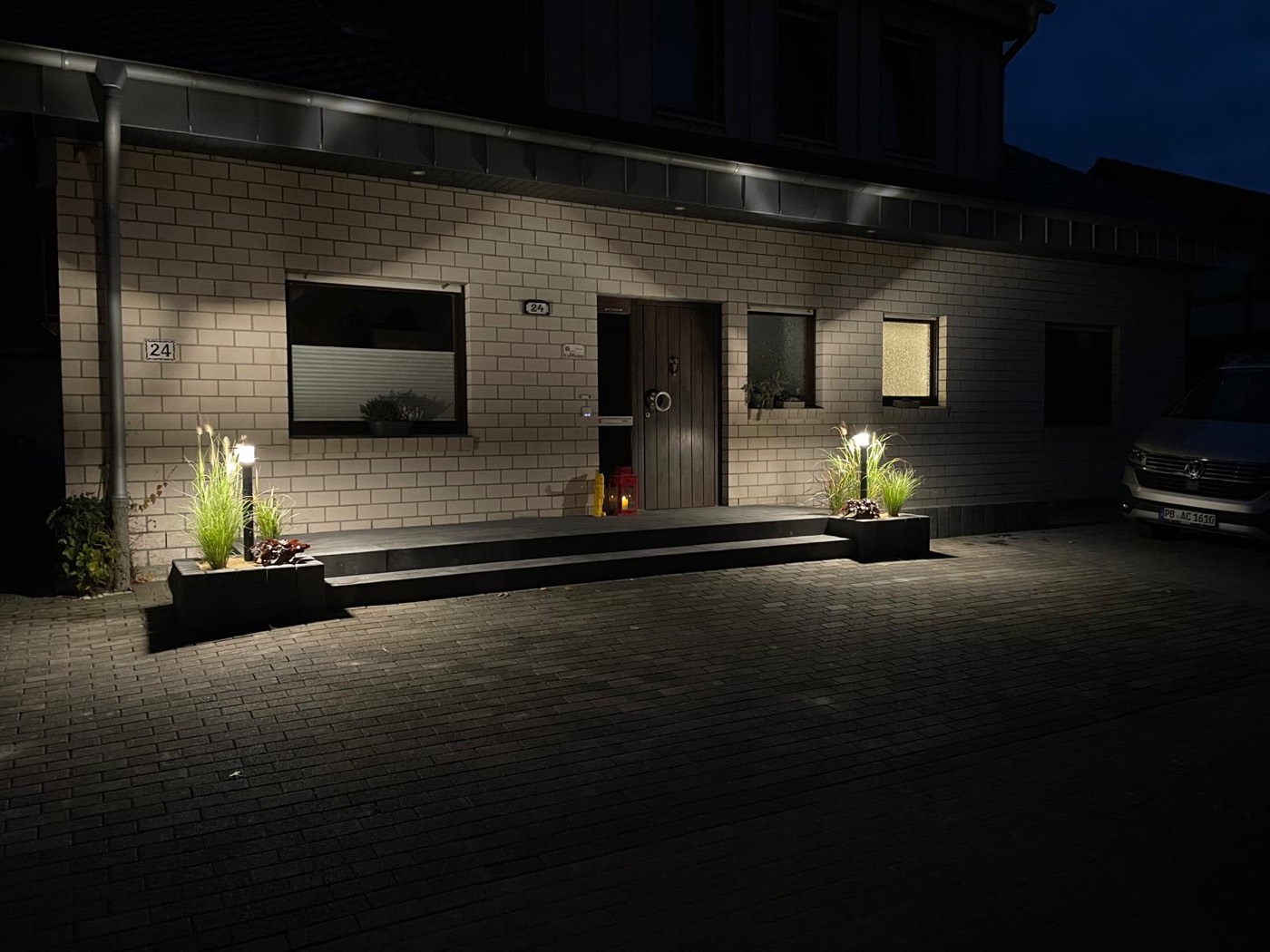 Hauseingang bei Nacht — Lause Baggerarbeiten