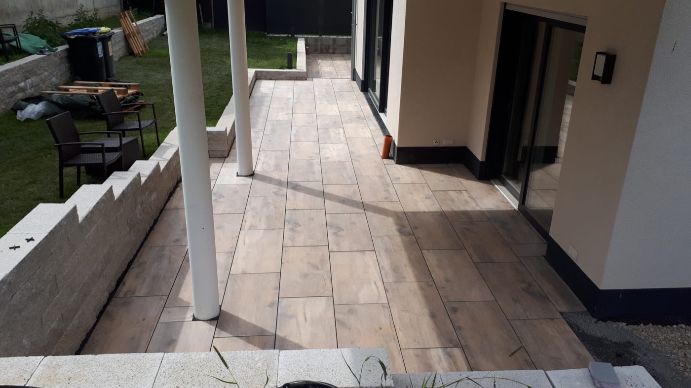 Terrasse mit Vordach — Lause Baggerarbeiten